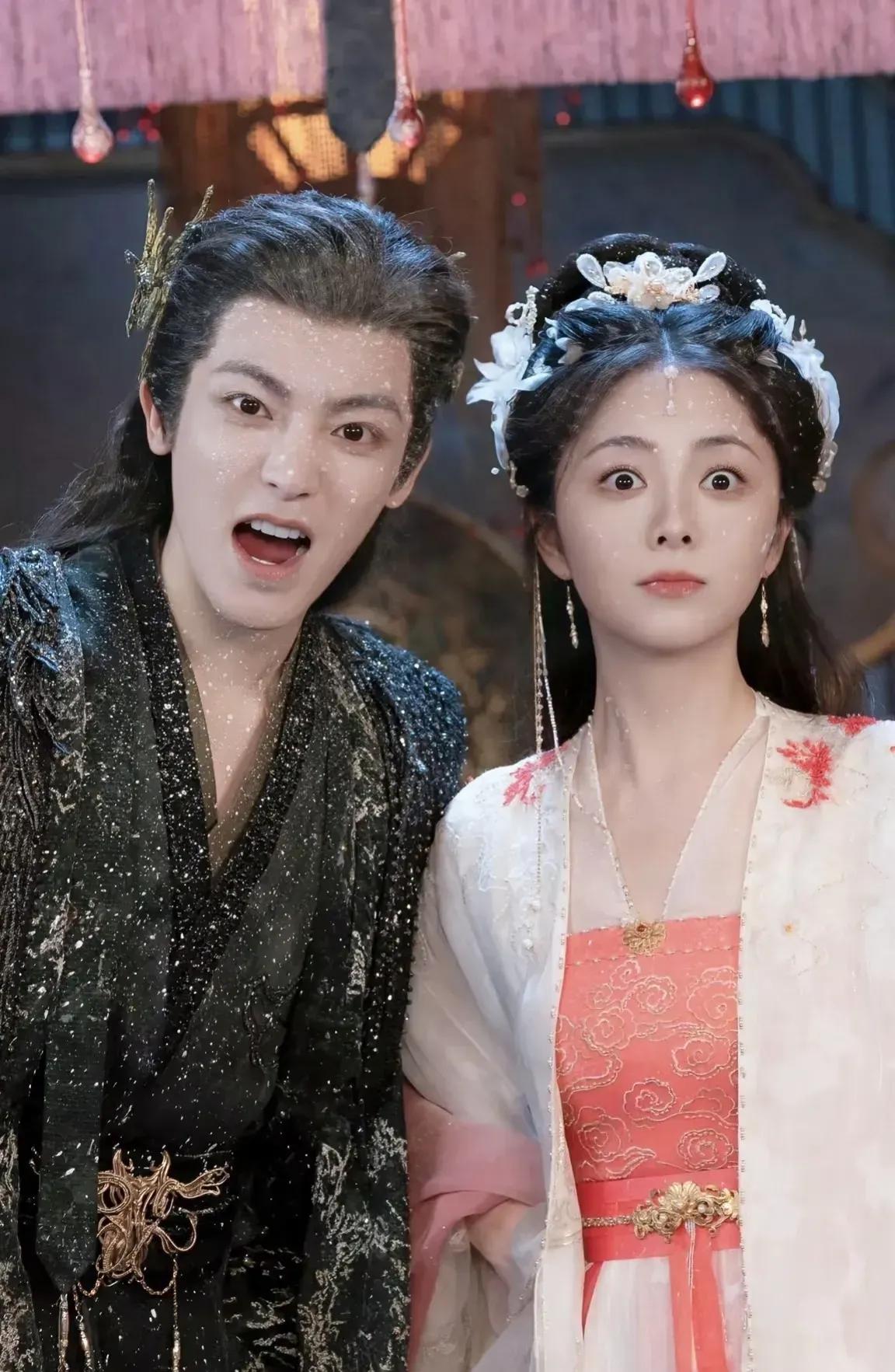 这么看，无论是剧情还是角色妆造都是古力娜扎稳赢了。这侯明昊自己演的两部男主剧，