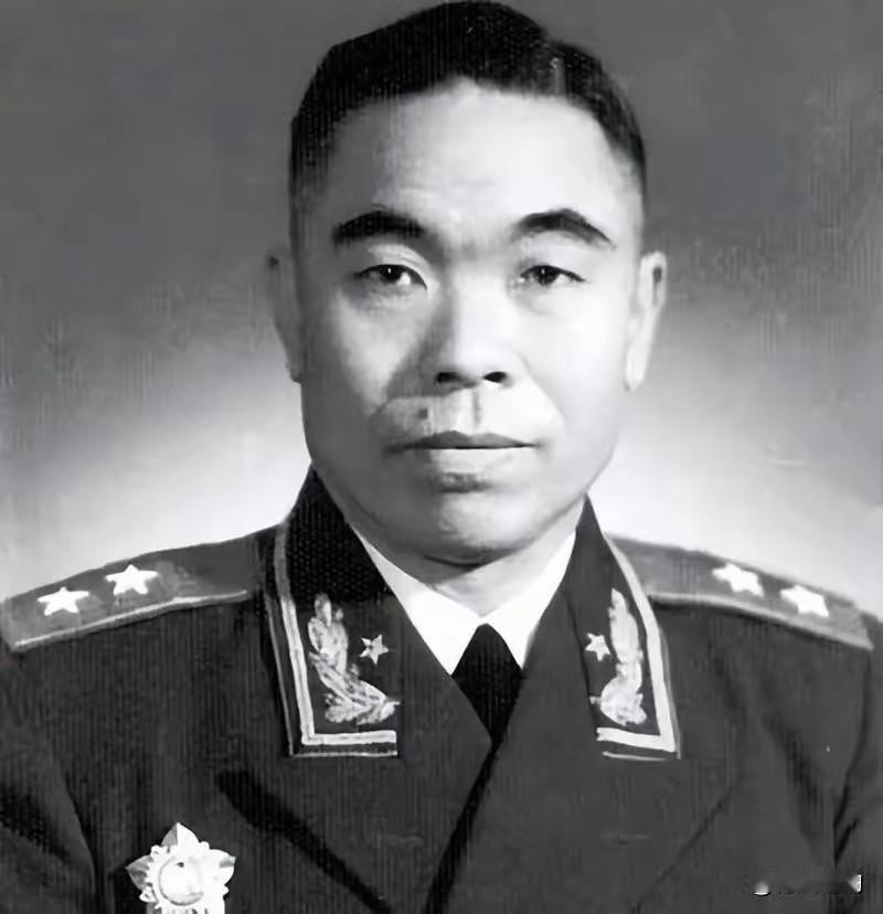 1955年，授衔仪式结束后，曾泽生流着泪说道：“感谢彭老总，是他让我赢得了中将的