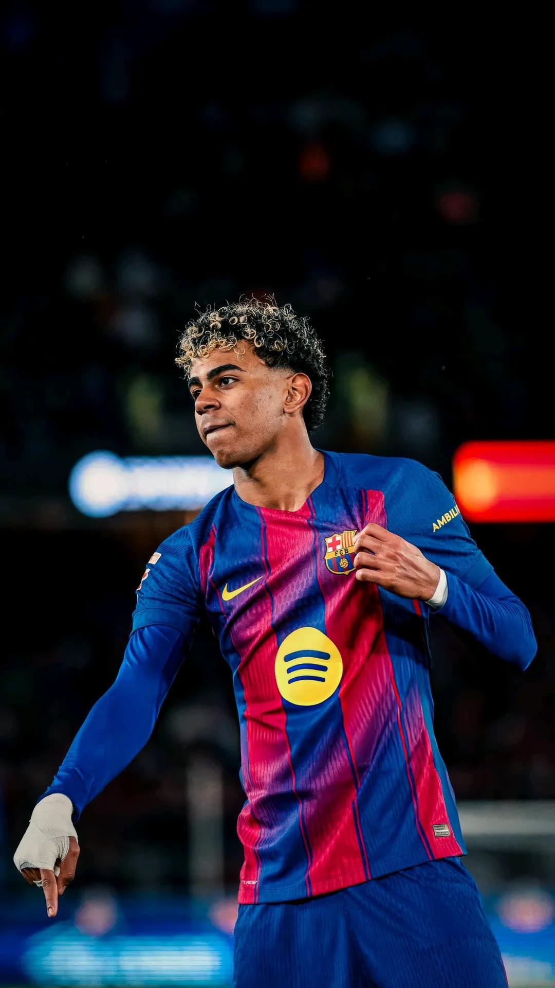 亚马尔距离梅西还有哪些差距？1、终结能力。亚马尔现在突破犀利，但是最后终结那