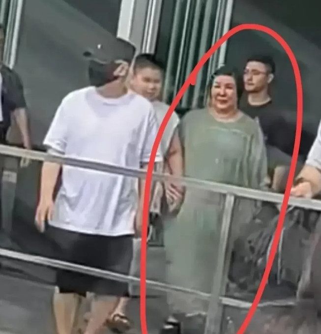 有钱人家出门，氛围感拉满。[笑着哭][笑着哭][笑着哭]