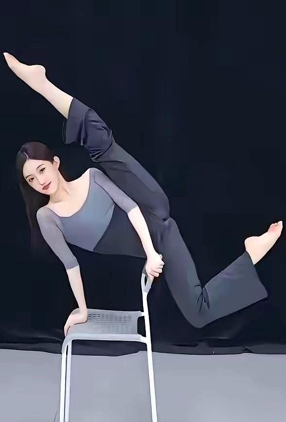 那一滴汗从下巴尖儿上掉下来的时候，砸在地上的，哪是水啊。是昨天受的气，是凌晨三