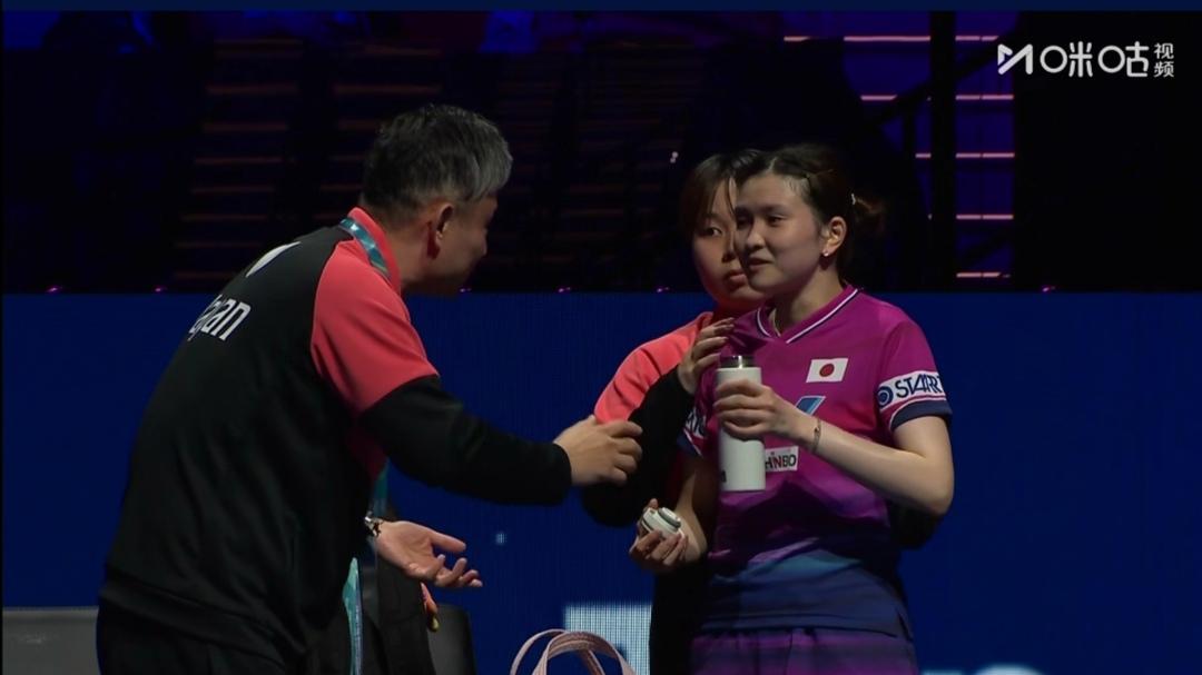 女单1/4决赛，攻防大战！日本桥本帆乃香削球难不倒赛会2号种子王曼昱！