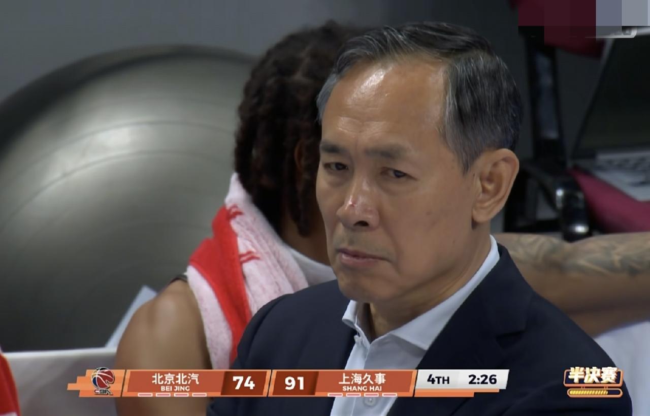 北京首钢被淘汰无缘决赛后，下个赛季预计球员和主教练都得重新洗牌。该退的退，该换的