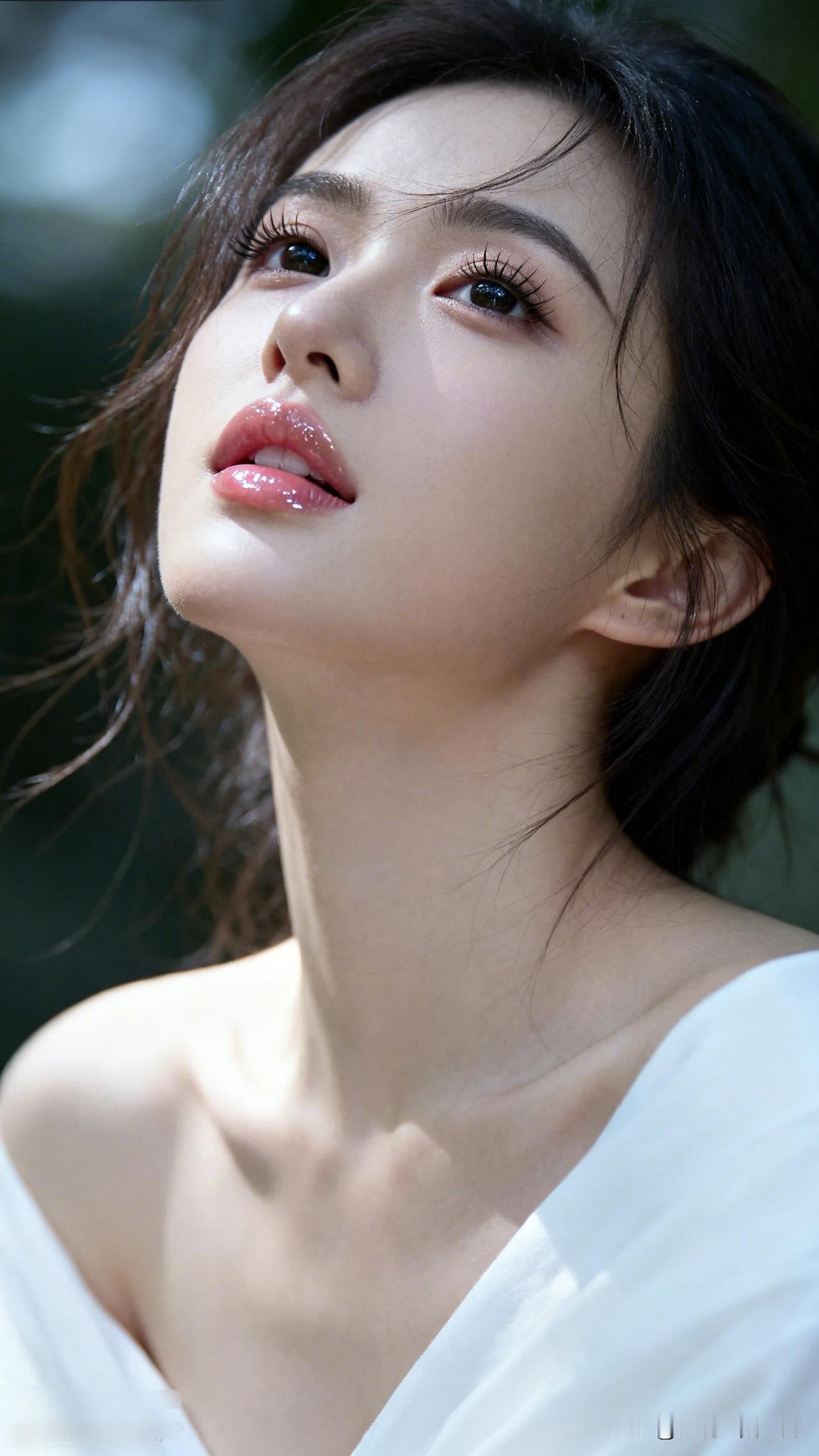 玉颜如花，倾国倾城。美女究竟能有多美清新自然，白衣少女，阳光下的美丽瞬间