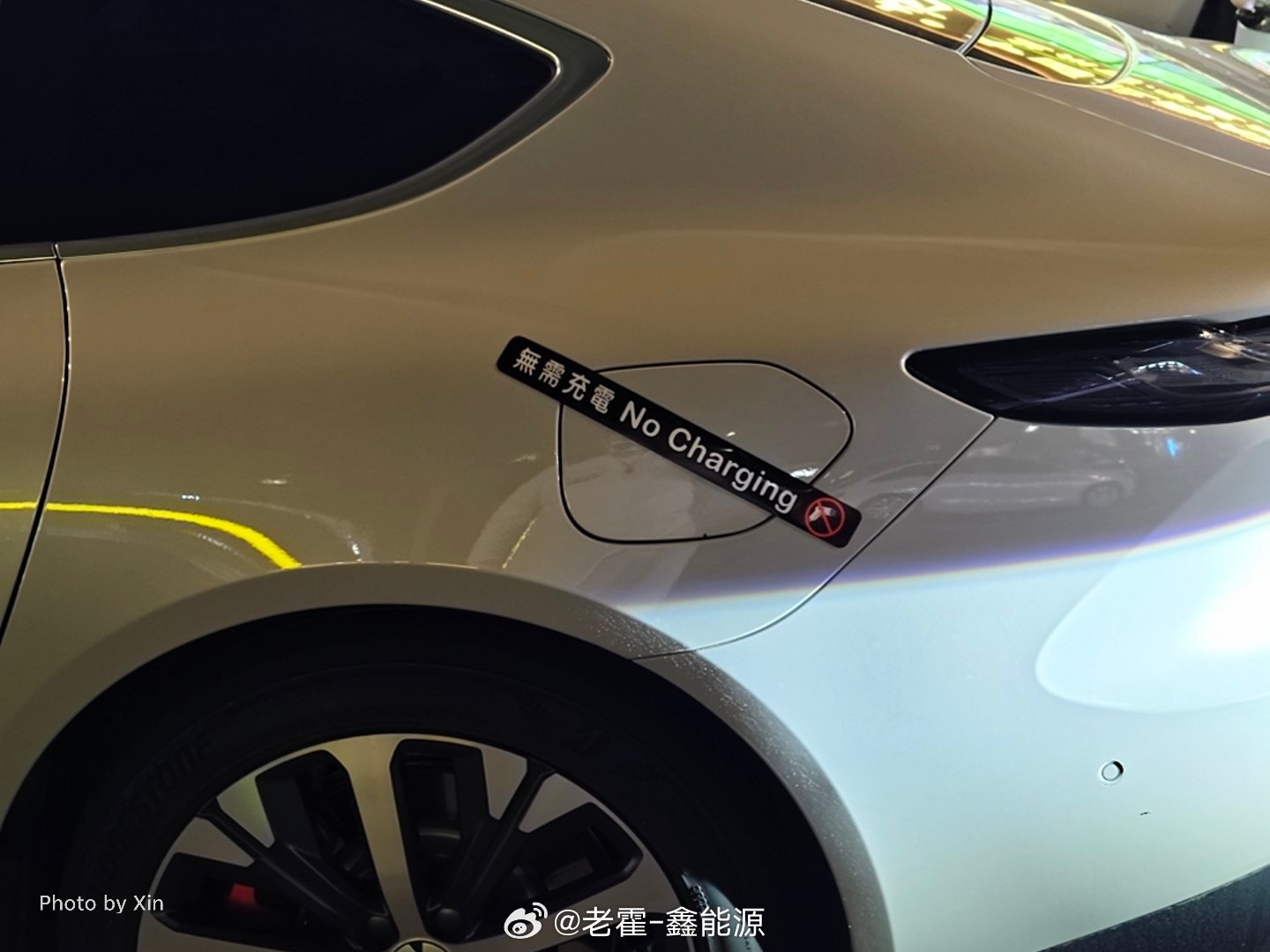 回北京来吃个拉面~然后在门口就看到了这辆ET7~说实话，我依旧觉得ET7太好看了