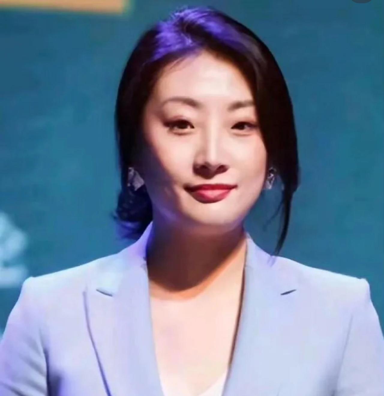 我对娃哈哈长公主她本人不感冒，但是也不想那群人从她手里分走东西。小三的孩子绝不能
