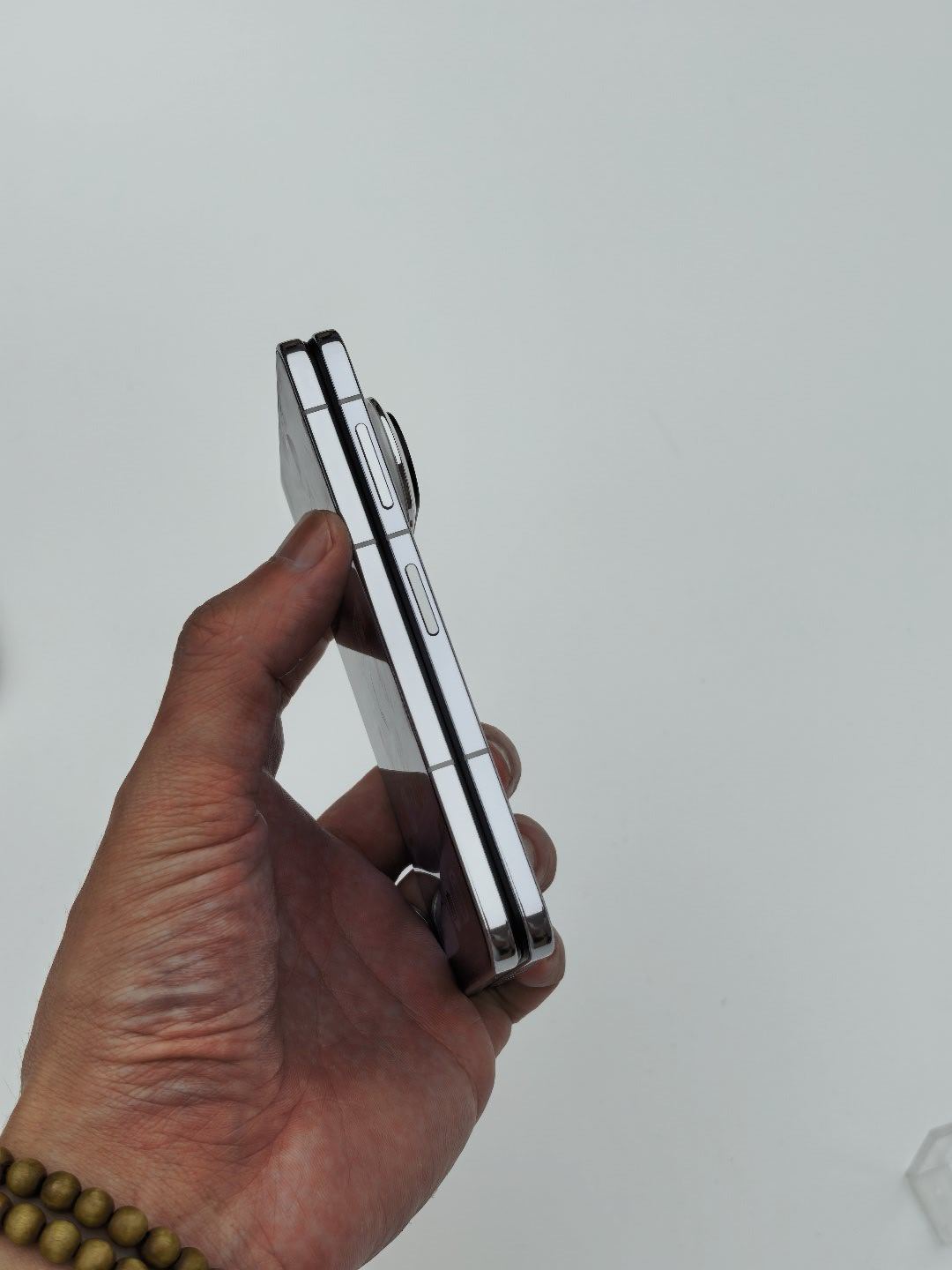 会后展区上手了一下PuraXMax，比想象中要更加惊喜。阔是相当阔，质感很棒