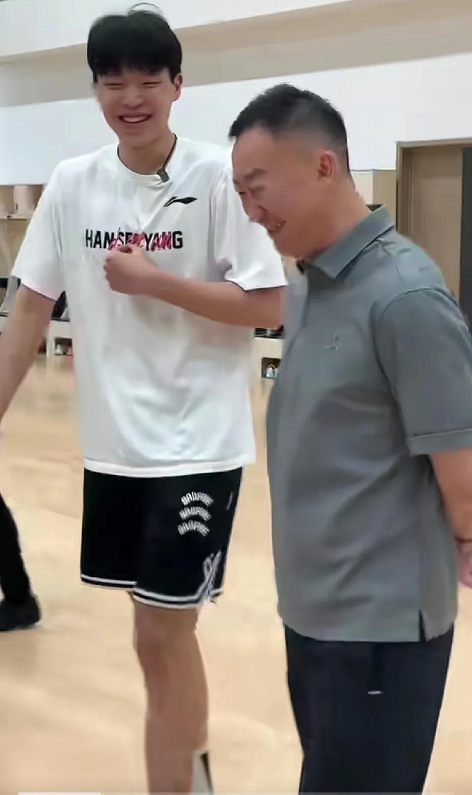 确定了，杨瀚森不参加亚洲杯。杨瀚森已经就此事向中国男篮主教练郭士强进行了汇报，