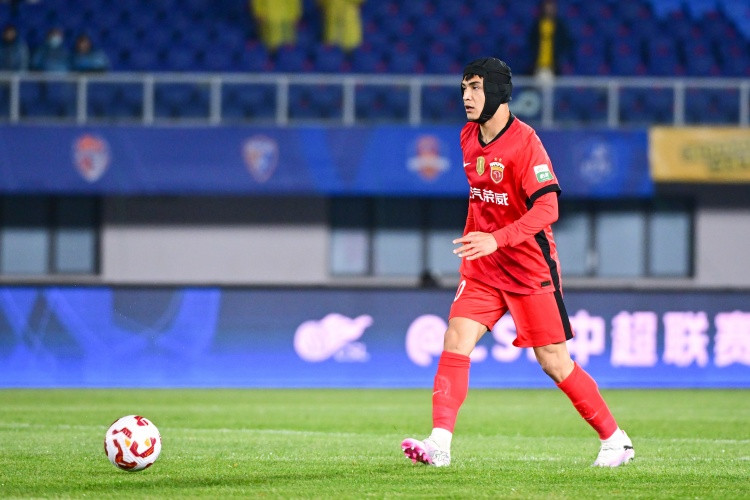 吾米提江: 主教练总单独带我训练, 希望以后在海港多拿几个冠军