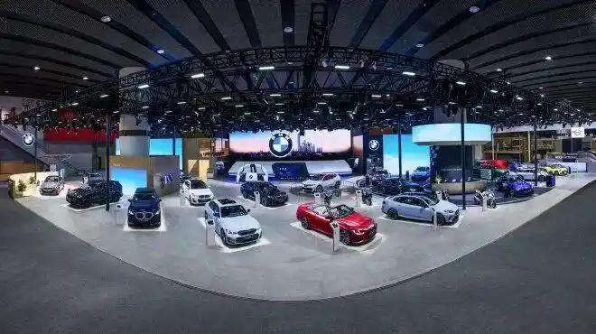 宝马11月21日，宝马携旗下20余款车型亮相广州车展，其中包含了2026款BM