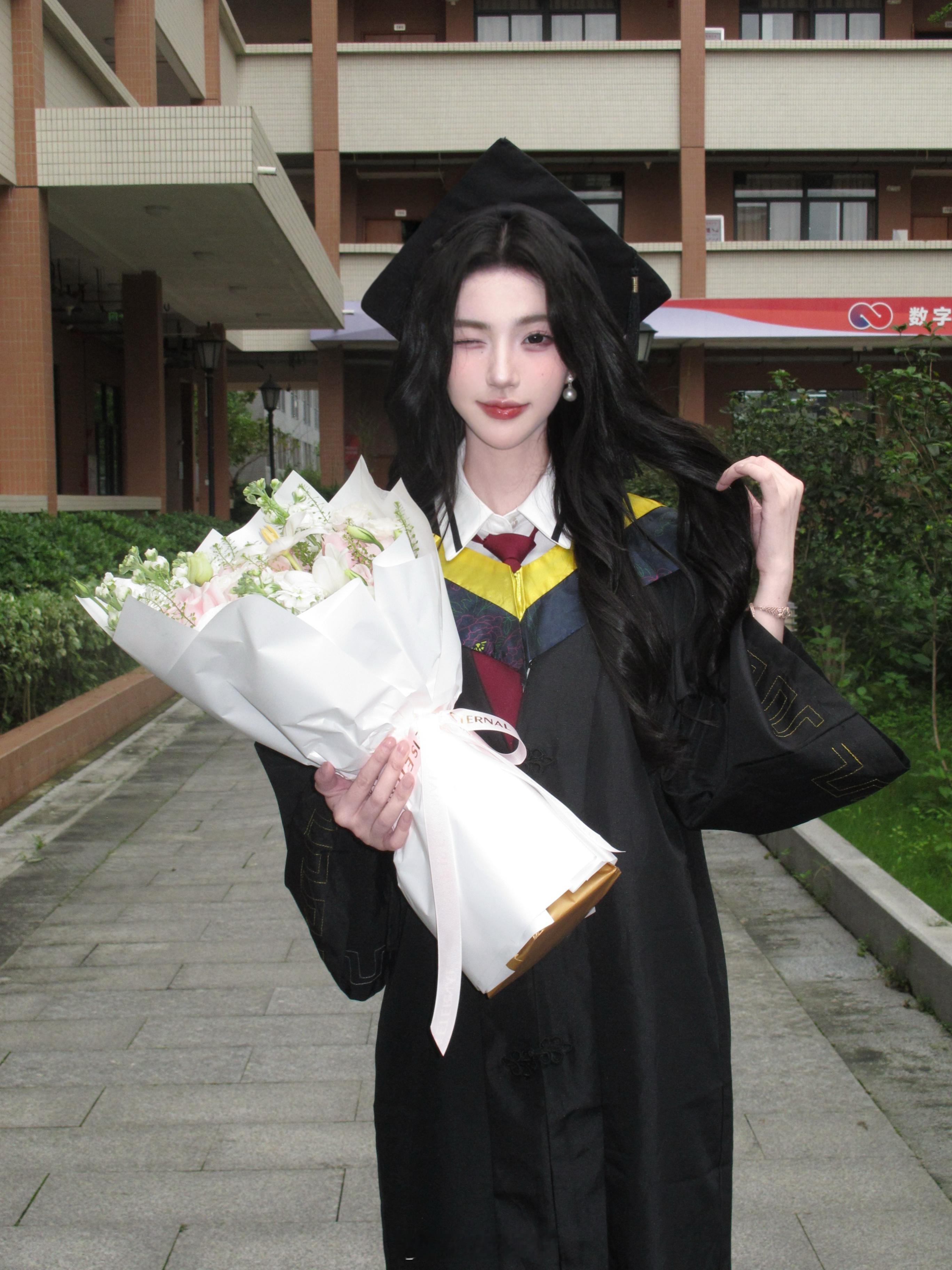 再见了我的大学生活🎓🗞️（没照片了我凑一下）