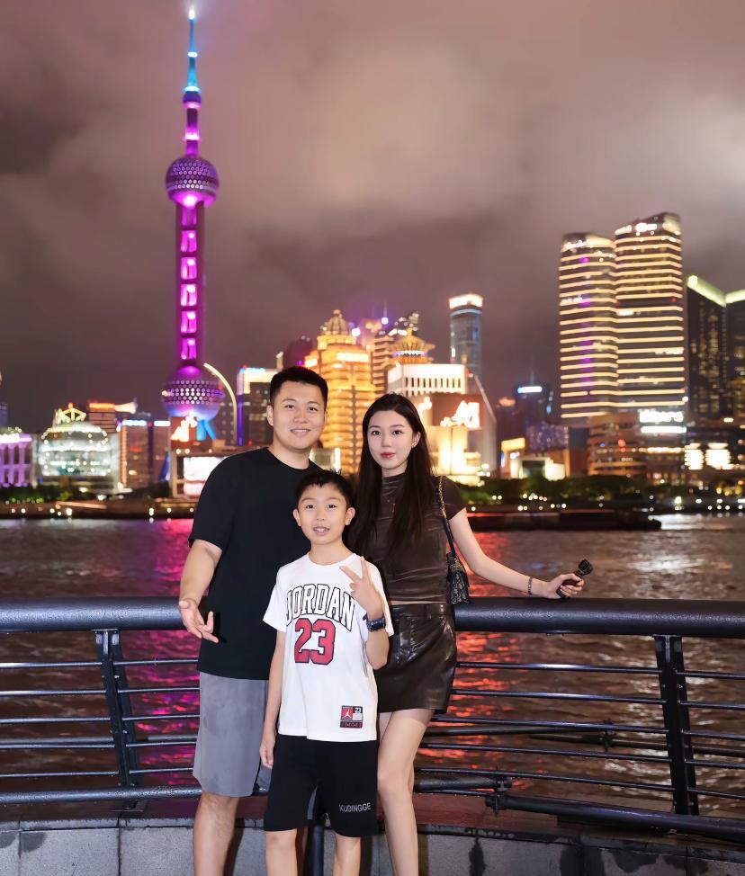 孩子这么大了还这么年轻。