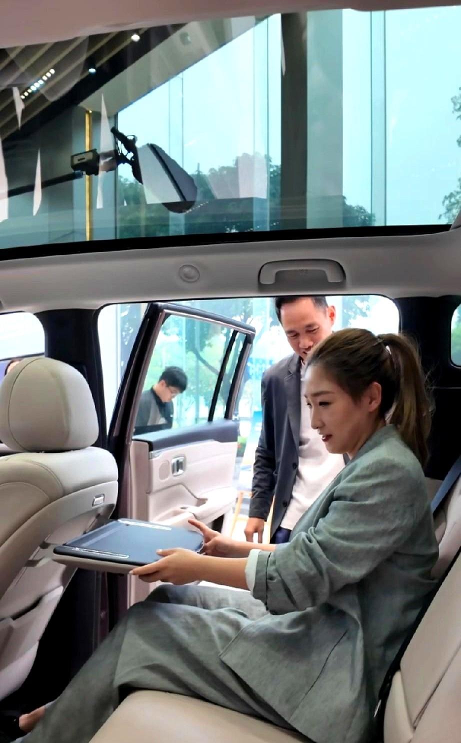 “诗和远方”组合竟然在赛场外合体了！林高远31岁生日当天官宣代言广汽埃安，还