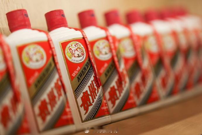 热点观点畅聊会一说领导干部家里有高档烟酒和礼品，很多人直接想到的就是行贿受贿。但