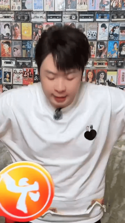 维嘉海涛组了个7人美食局没有复杂流程，只有美食与好友闲谈，维嘉海涛组织的七人美食
