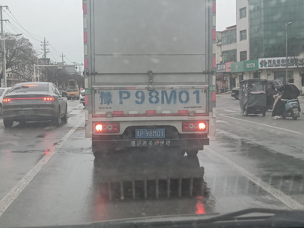 豫p是河南周口，鹿邑是周口的下辖县。知道河南有鹿邑这么个地方，是因为看豫东网红们