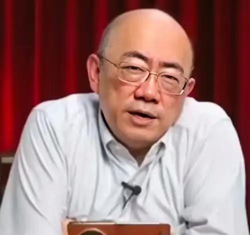 郭正亮在节目上说了新北市长侯友宜在议会的尴尬场面。议员问他是中国人吗？侯回答我是