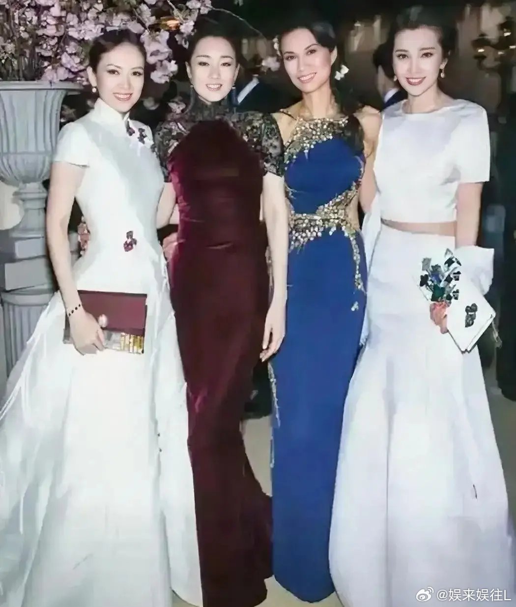 四位美女合影，左一是美丽大方的章子怡icon，左二是端庄秀丽的巩俐icon，右一