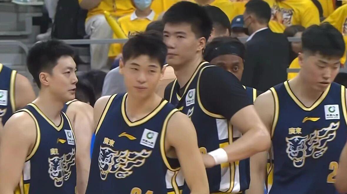 胡明轩一句“最想打上海、最想对位拉塞尔”直接把自己推上了风口浪尖。这话搁别人嘴里