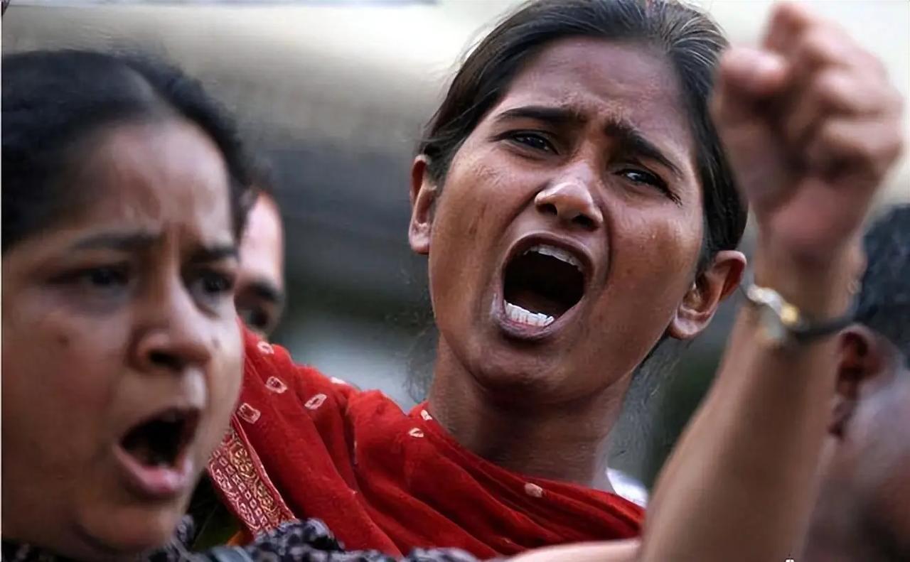 拿命在结婚！印度嫁妆纠纷，每年吞噬数千名女性的生命。2021年6月21日，喀