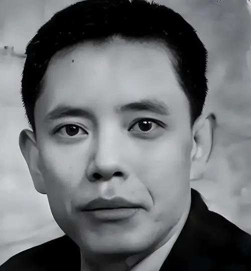 1948，毛人凤派特务沈醉去暗杀自己的姐夫余乐醒，沈醉到达时，毫不知情的余乐醒正