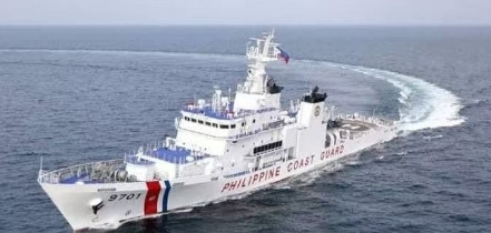 不惧强敌，300吨小艇照样能抗衡1700吨级大舰！我国海警小型缉私艇黄岩岛成功挫
