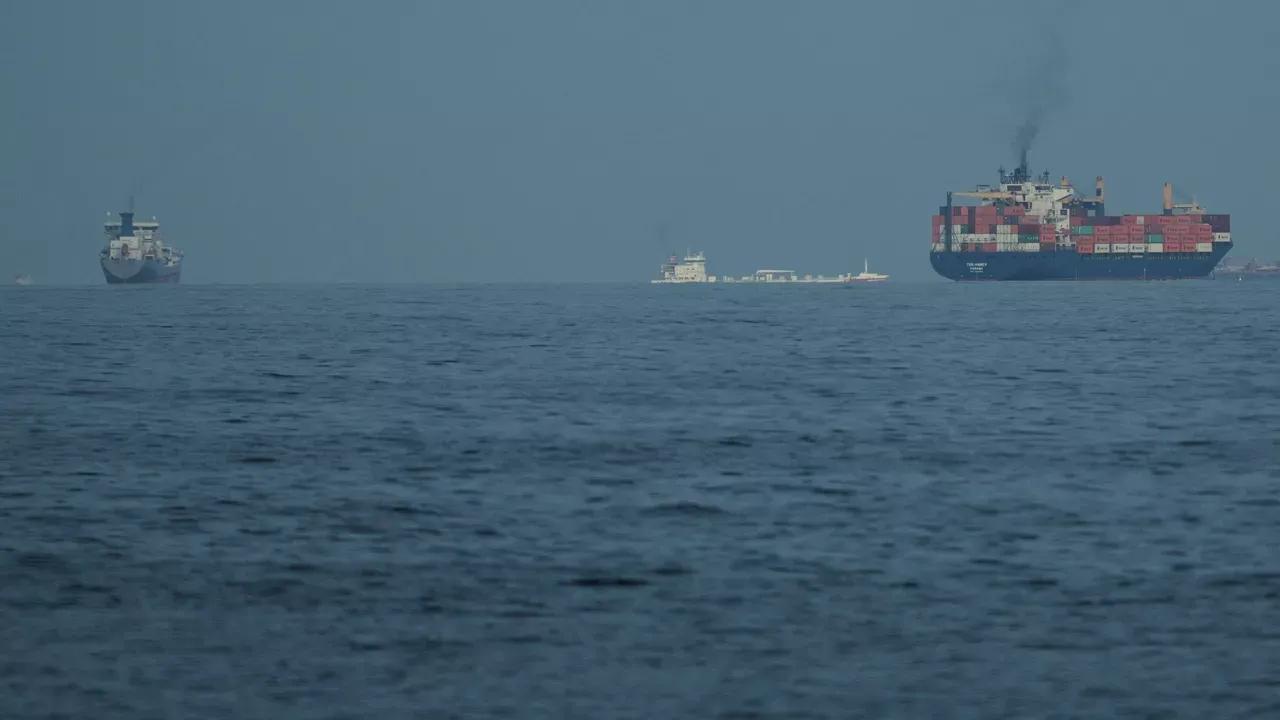 美国式缓兵计：一边控油价、一边备军火，停火只是中场休息据俄罗斯卫星通讯社华盛