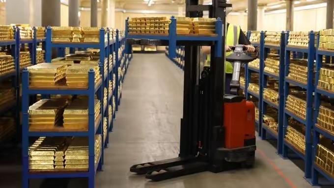 美委达成1000公斤黄金交易。据美媒报道，委内瑞拉国有矿业公司签署协议，向美国市