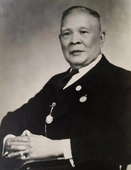 1949年，81岁高龄的美洲华侨领袖司徒美堂，在说到新中国的国号，是否要用“中华