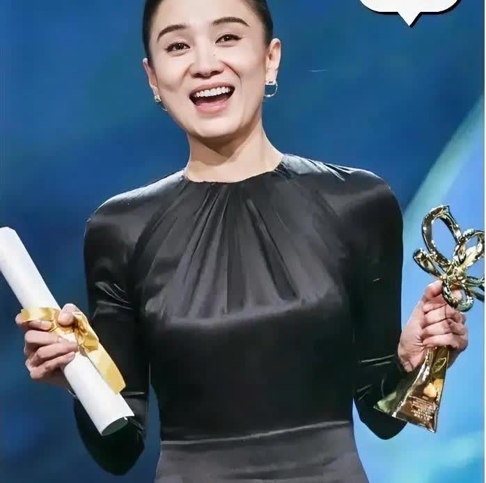 44岁的宋佳已经结婚了，组建家庭也有些年头了，但一直没有孩子！事