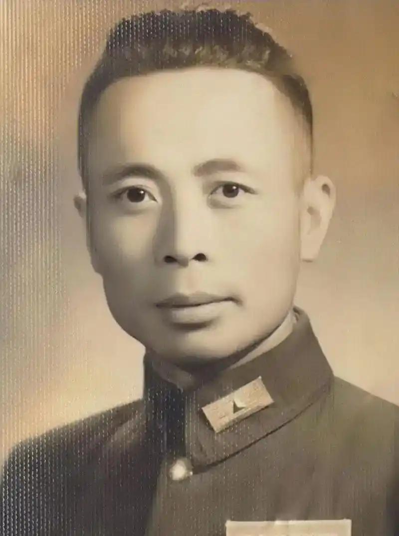 1959年，被关11年的国民党军长郑庭笈被特赦，夜里突然被叫去见首长，他心里忐忑