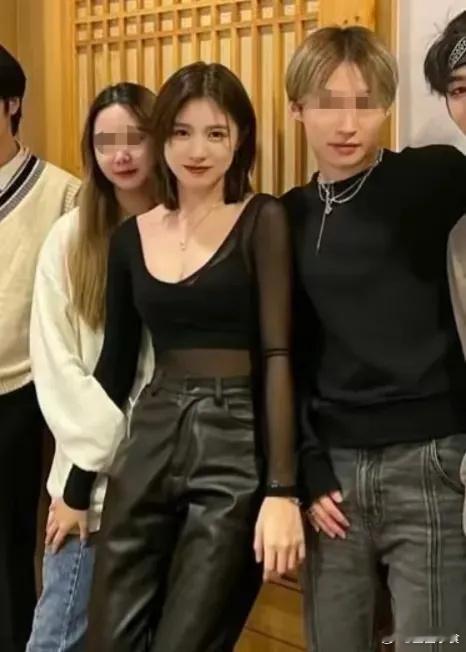 汪峰的大女儿汪曼熙是最漂亮的！她不但遗传了葛荟婕的高挑身材，长相是属于美艳挂的，