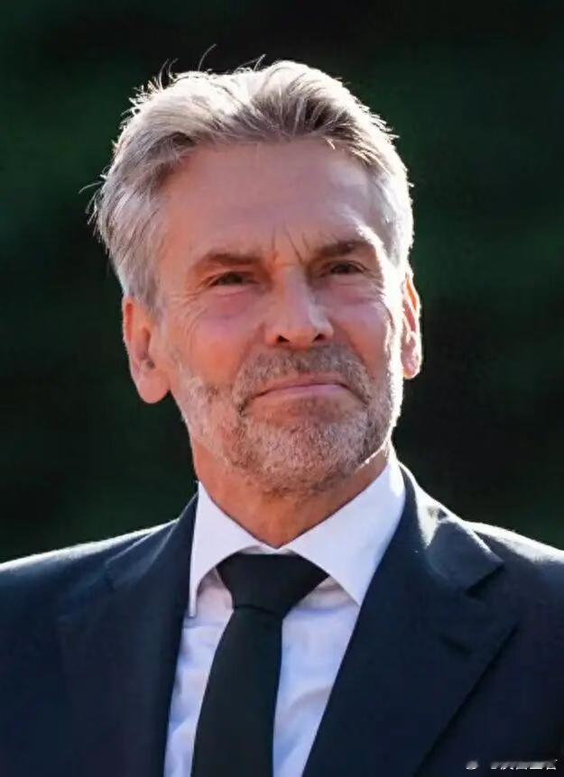 荷兰断供、德国变脸！中方破局，欧洲慌了？当地时间10月29号，荷兰干了件让国际社