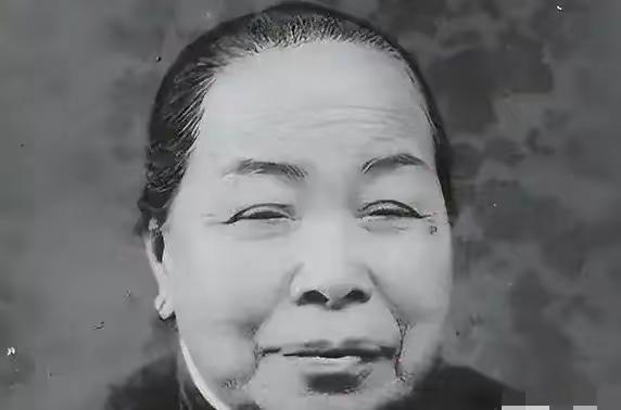 1963年，94岁的蒋妙月向毛主席提出，说想去台湾，去见见蒋介石，按照家族辈分她