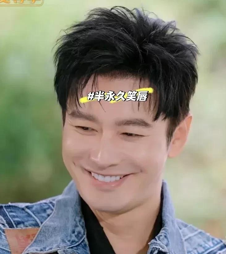47岁的演员黄晓明可能要在家里笑的合不拢嘴了吧本来以为他和金世佳一起考上戏的博