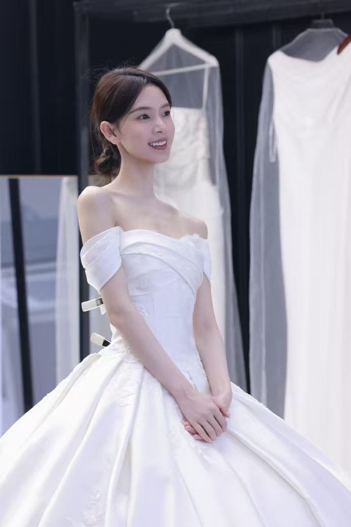 我家那闺女2026我的评分：穿婚纱的陈瑶陈瑶替妈妈试婚纱我家那闺女陈瑶的婚纱