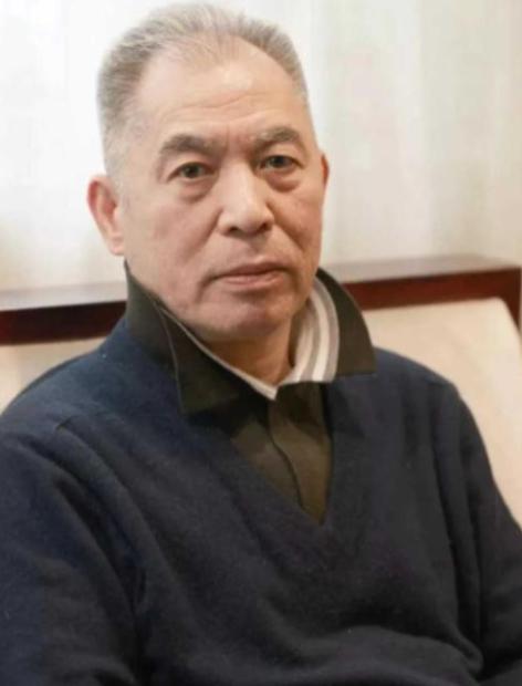 梁晓声的小姨20多岁的时，还没结婚就怀了孕，不管谁问，都不肯说出孩子父亲，最后被