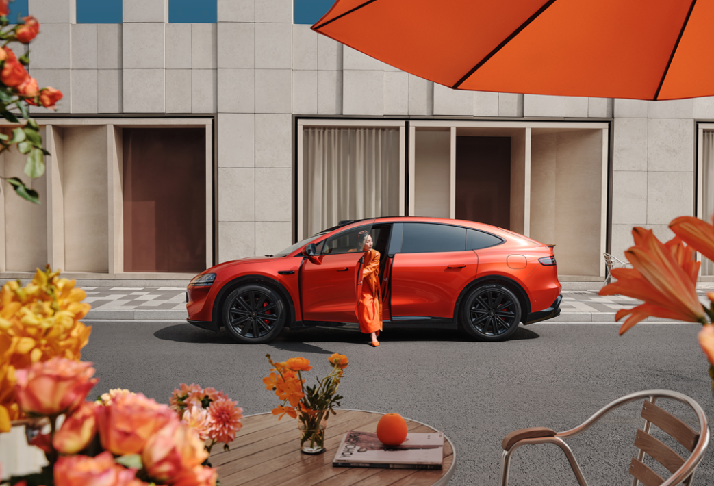 市面上不少高端车型还在用禾赛256线、速腾520线作为感知配置，智界R7与智界新