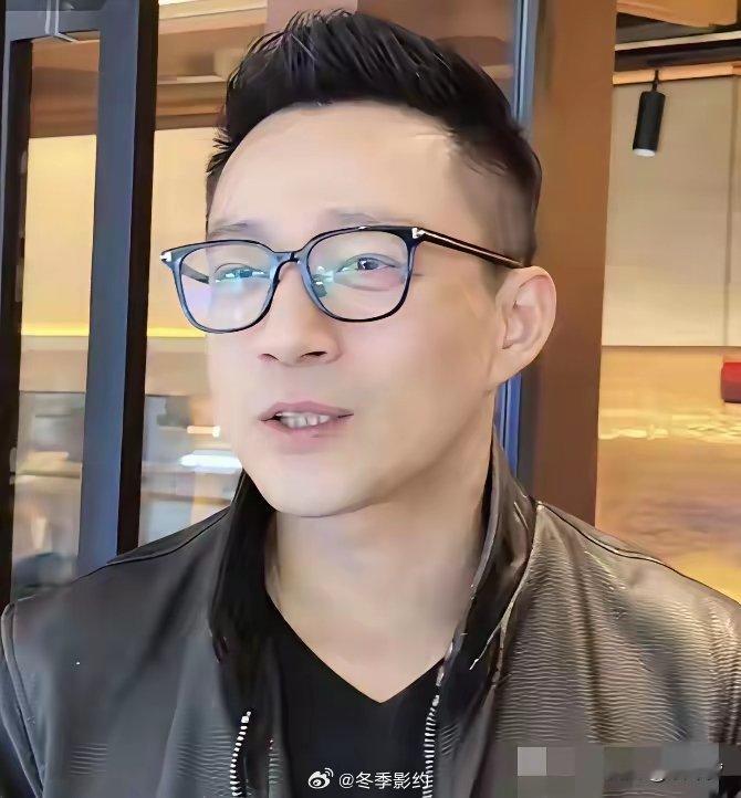 张兰沉住气！百日宴别主动，让汪小菲自己“露真章”。汪小菲最忌讳网友说那句：“没有