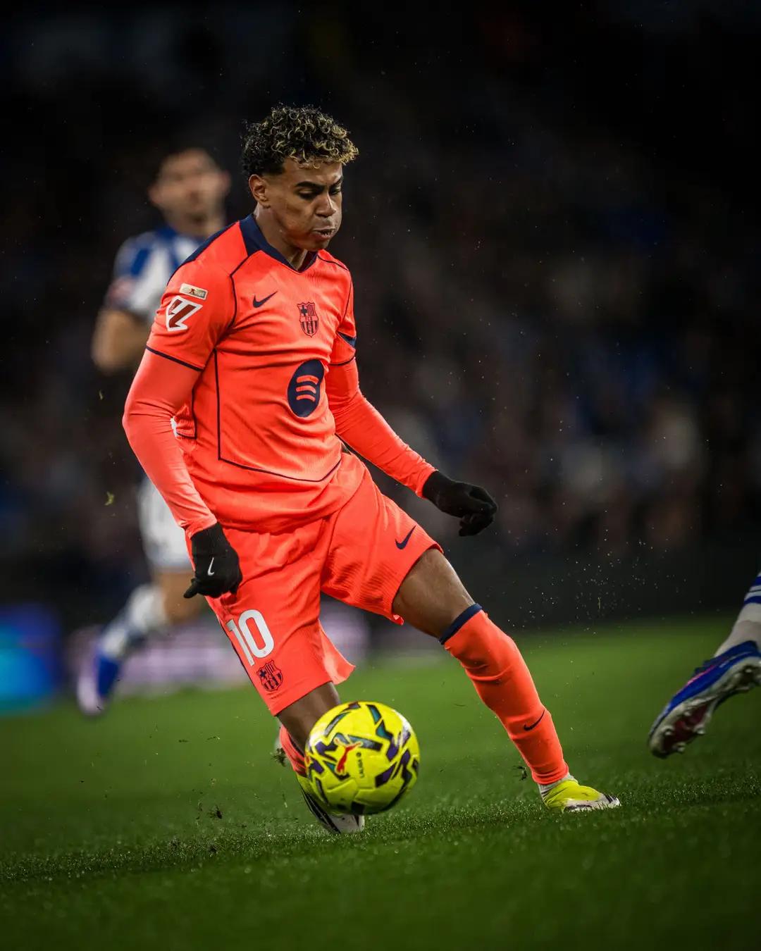 巴萨1-2皇家社会，裁判抢镜了，皇马机会也来了……！你说他想让巴萨赢吧？他把