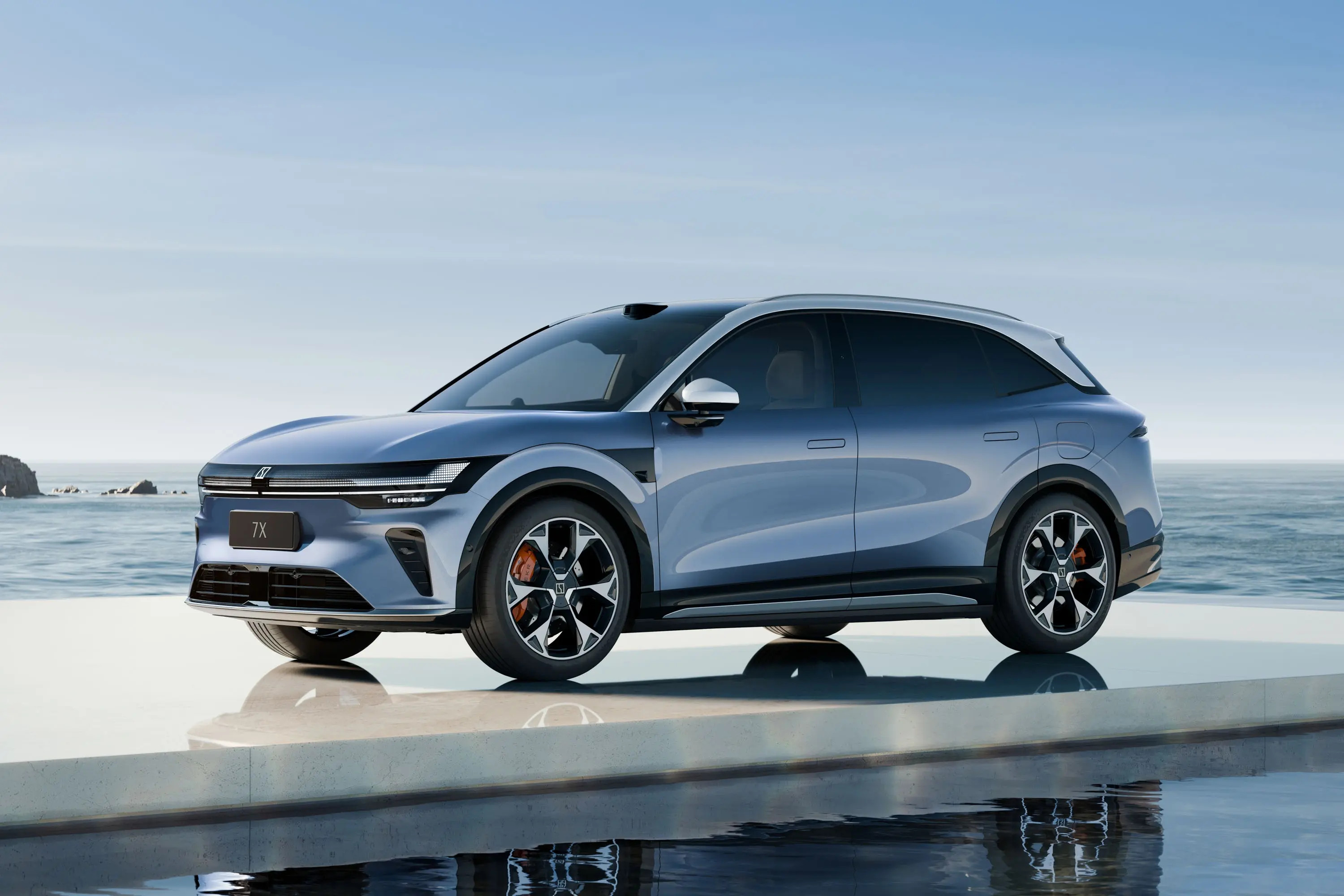 开极氪7X这段时间，是真觉得它把家庭用车的核心需求摸得透透的。车身看着就特扎实，