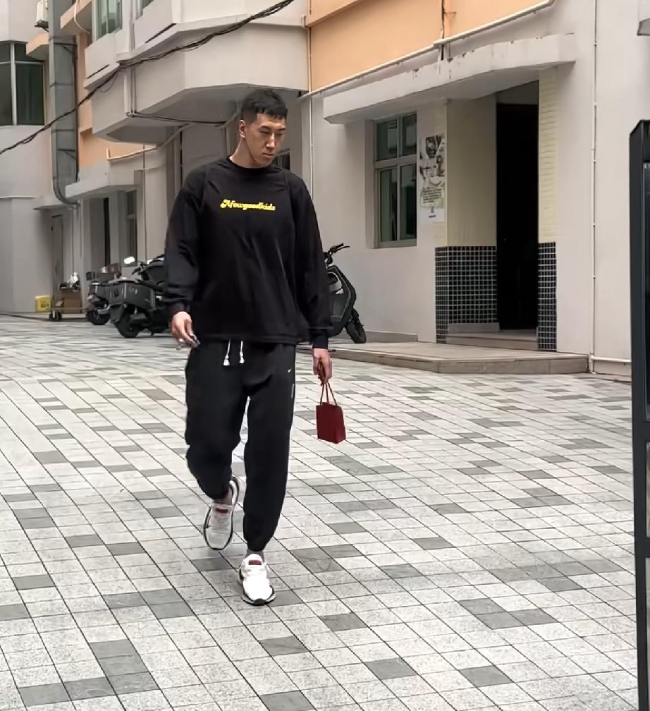 实话实说，广东男篮如下6位球员，哪些最不应该离队？1.徐昕——现效力广州龙狮
