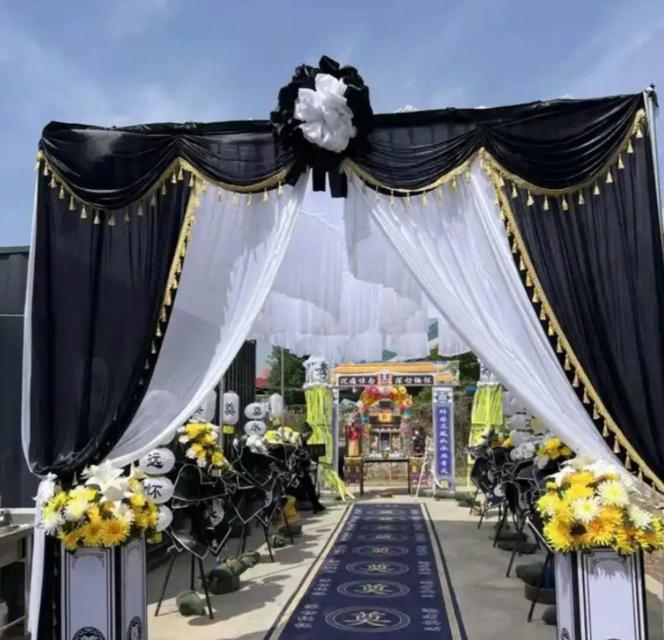 只要参加过白事，你就会明白，遗体还躺着，还没火化，除了至亲，其他人，哪怕是亲侄子