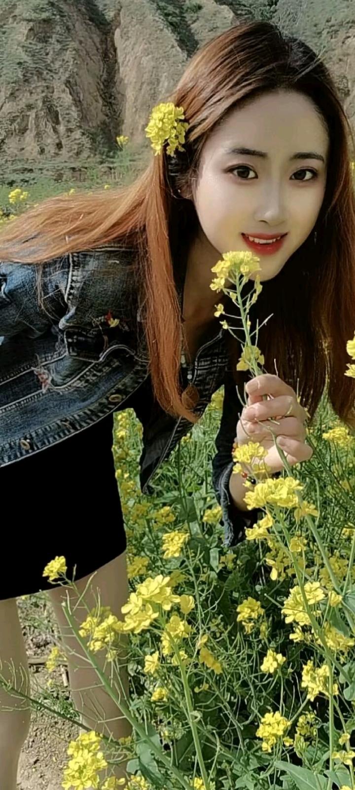 生活总会在不经意间，给你一点甜，也会在某个瞬间，让你红了眼眶。