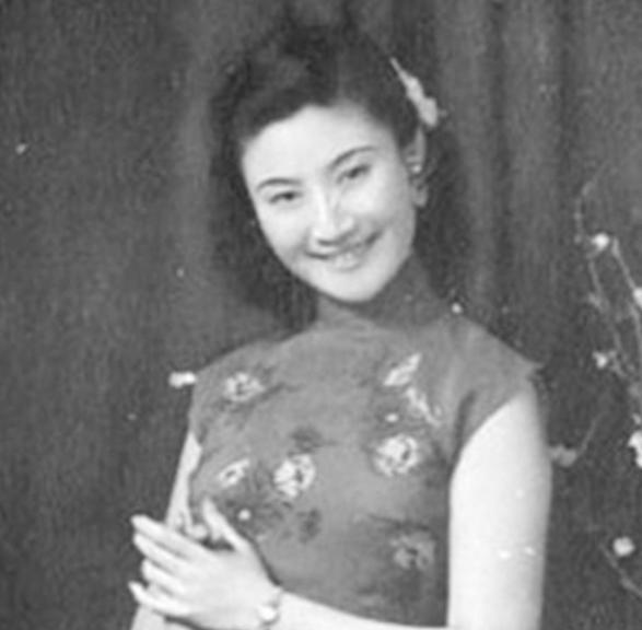 1966年，“京剧皇后”言慧珠自缢前，她拉着11岁的儿子跪在丈夫俞振飞面前，嘱托