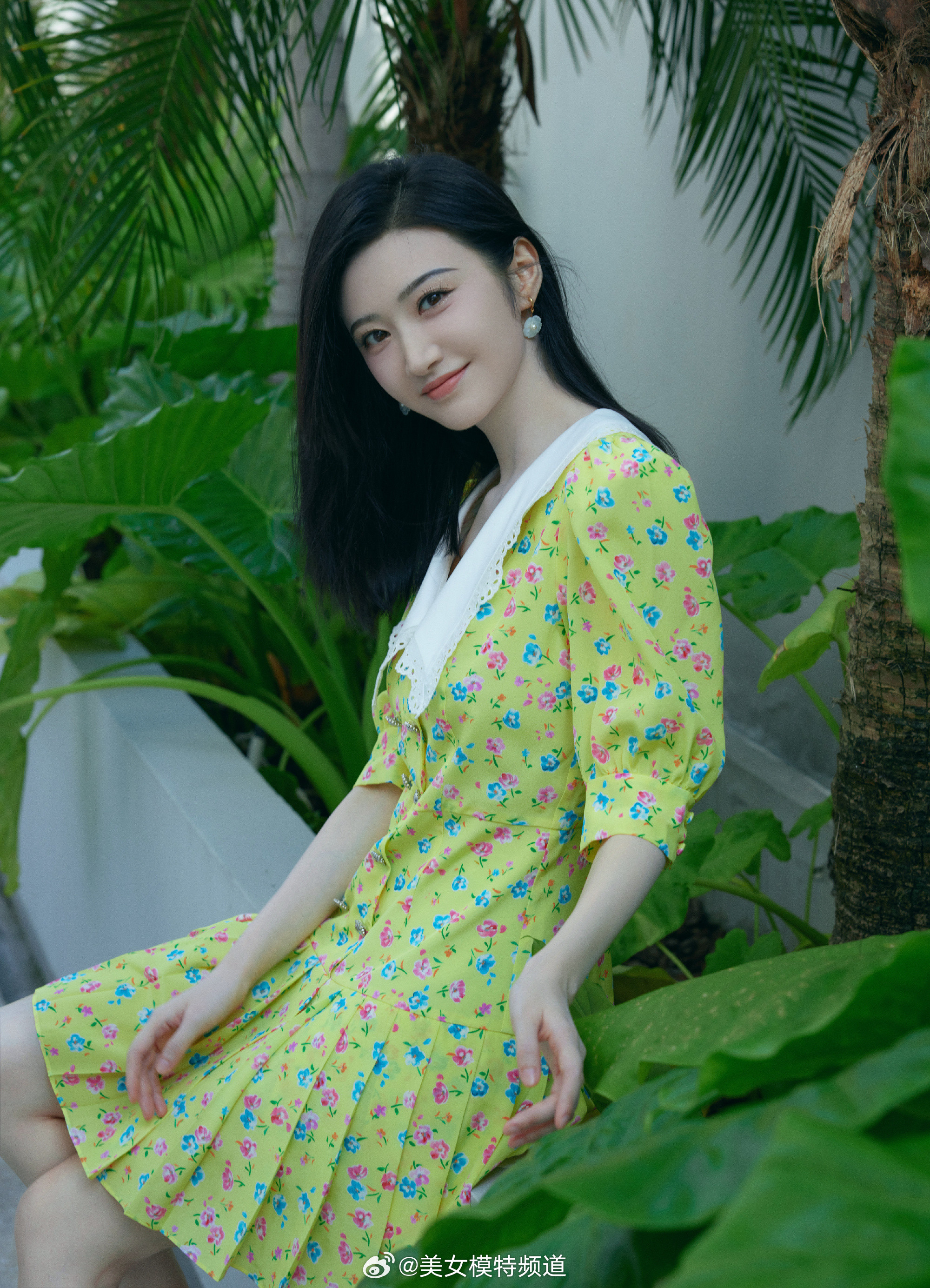 景甜碎花裙写真