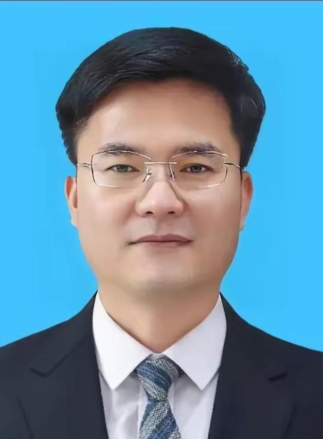 看到王正儒被查，我是一愣！这人太年轻，太聪明，太幸运，也太帅气了，怎么好好的就