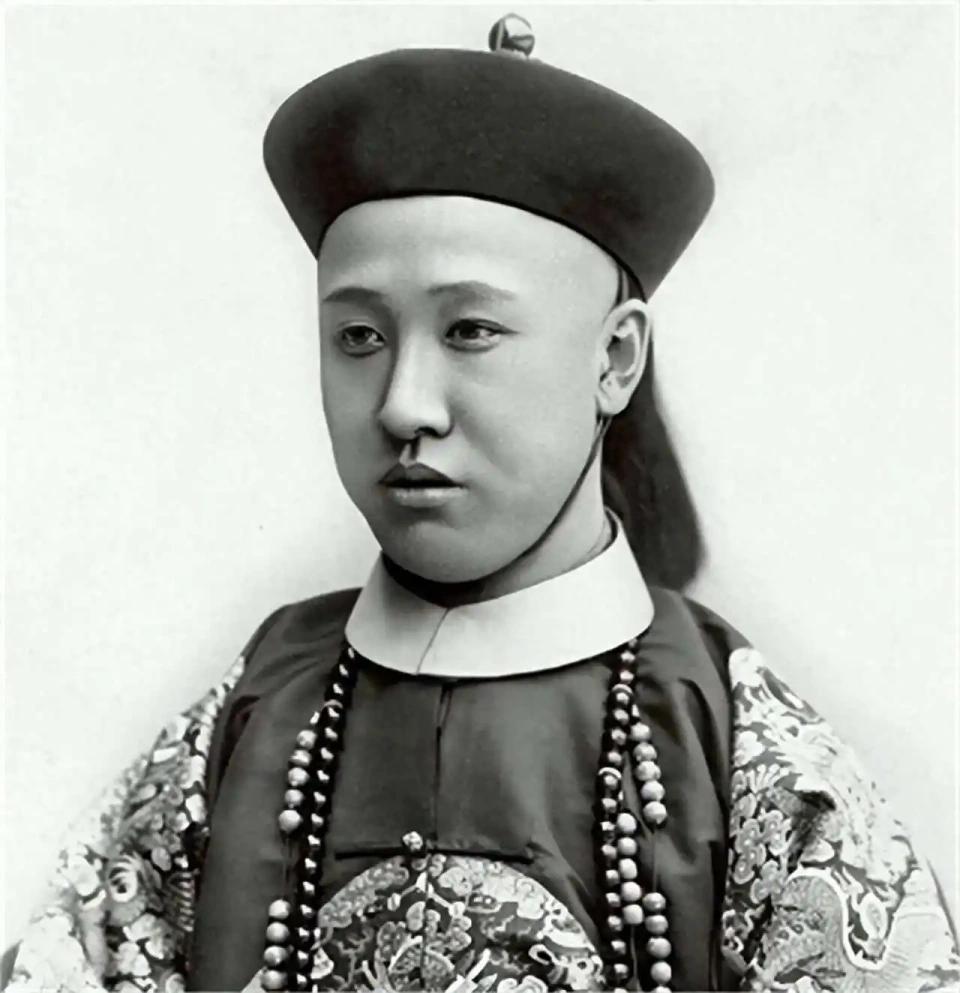 大明白人载沣，大清即将崩溃，辞掉摄政王，使大清灭亡不是毁于已手宣统三年十月十