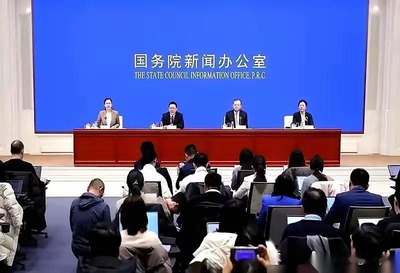 财政部一声养老金上调，没说涨多少怎么涨，这波操作直接让无数老人心里悬着，就像箭已