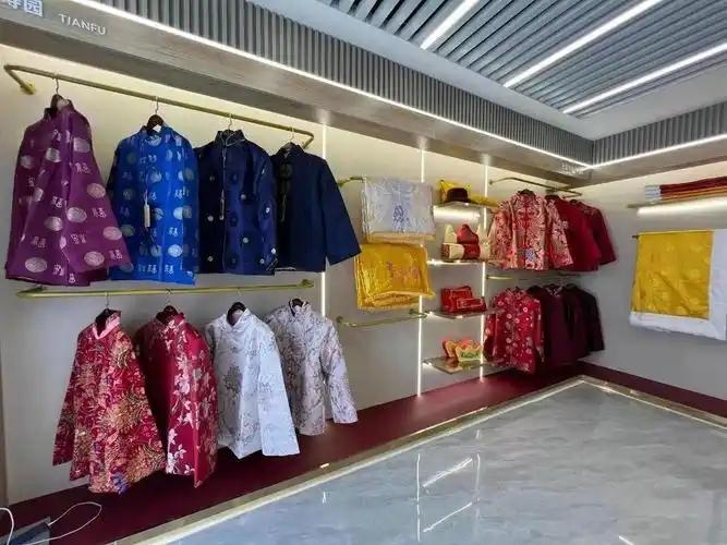 甘肃，一位84岁老人，老伴走了，女儿和女婿也因车祸不幸离世，老人怕自己走后没有人